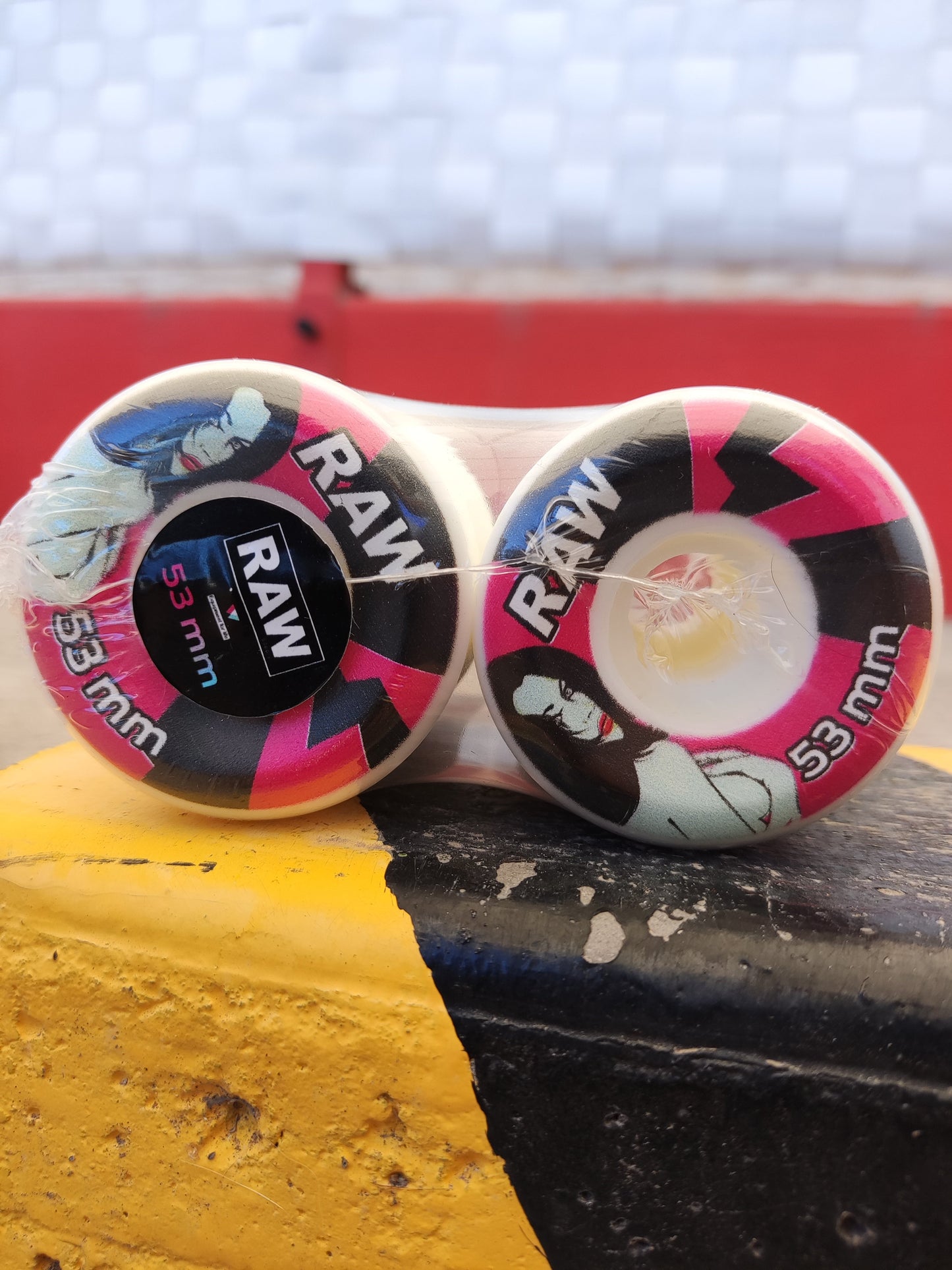 Llantas de skate RAW Ruedas Cónicas Girl blanco 53 mm