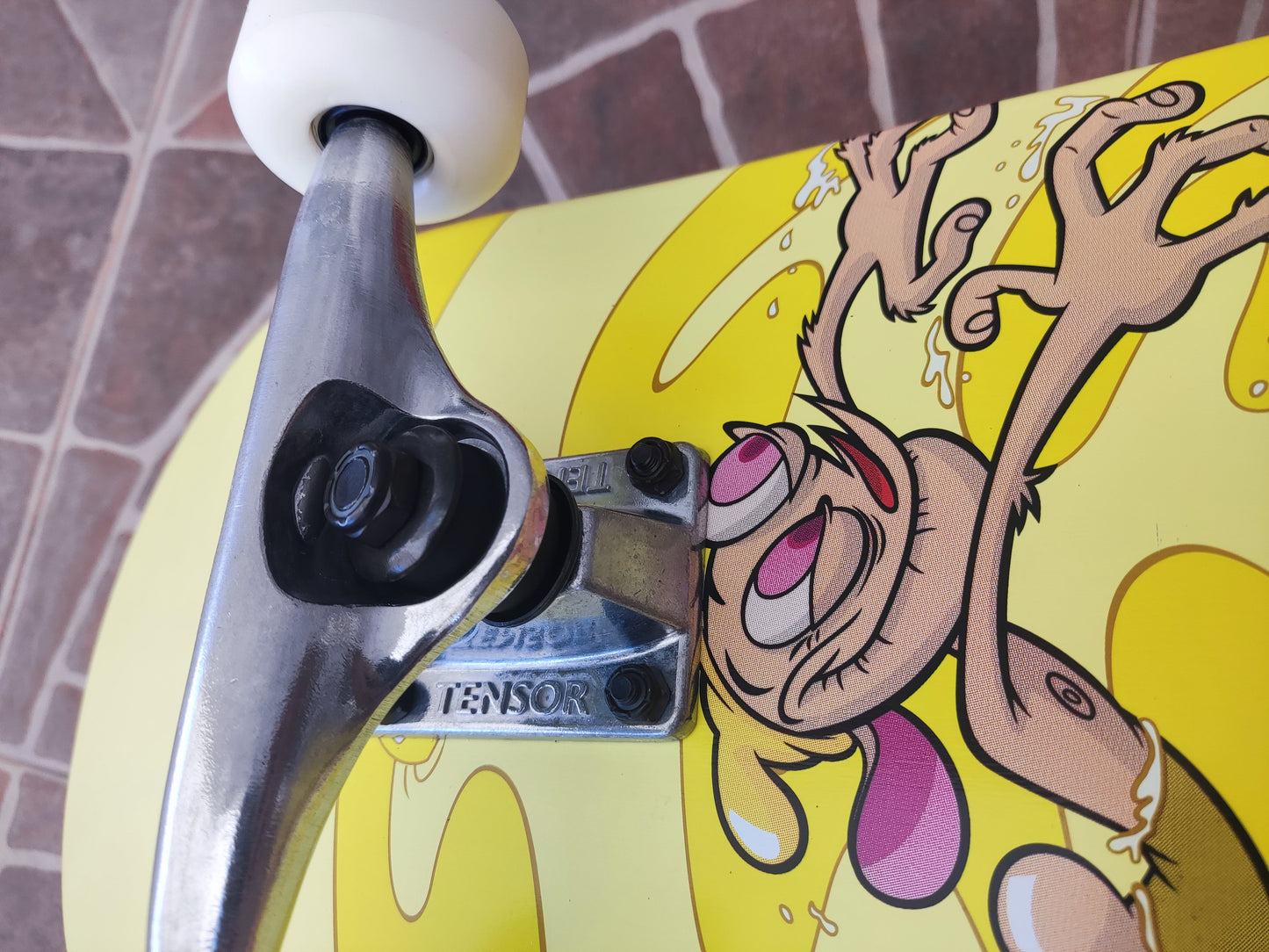 Patineta Completa Almost Skateboards Ren & Stimpy Drain FP Yellow 8.0”