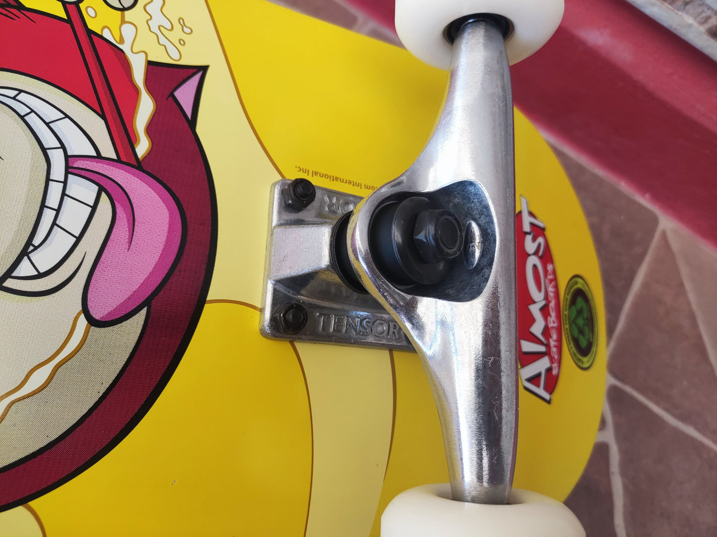 Patineta Completa Almost Skateboards Ren & Stimpy Drain FP Yellow 8.0”