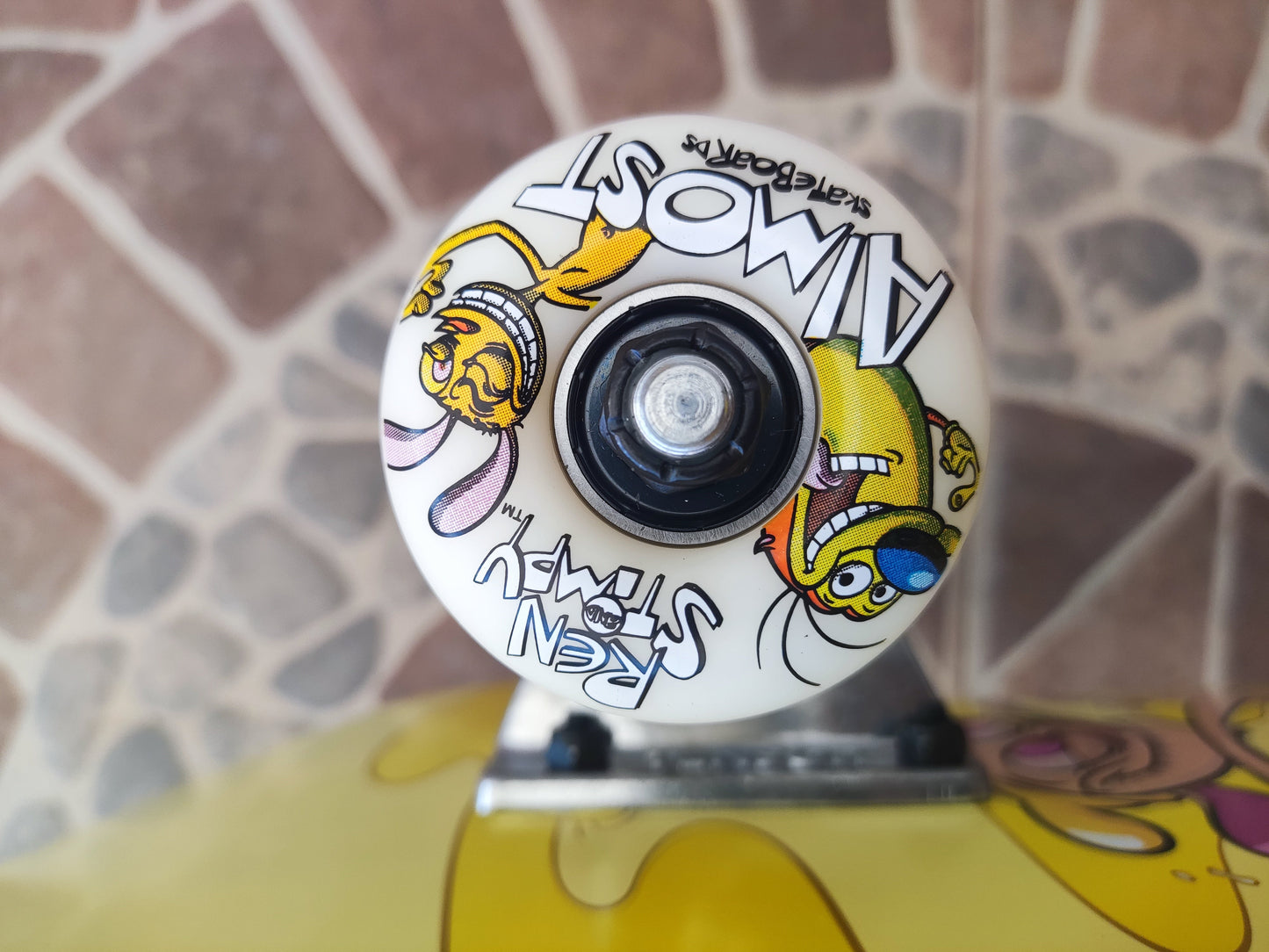 Patineta Completa Almost Skateboards Ren & Stimpy Drain FP Yellow 8.0”