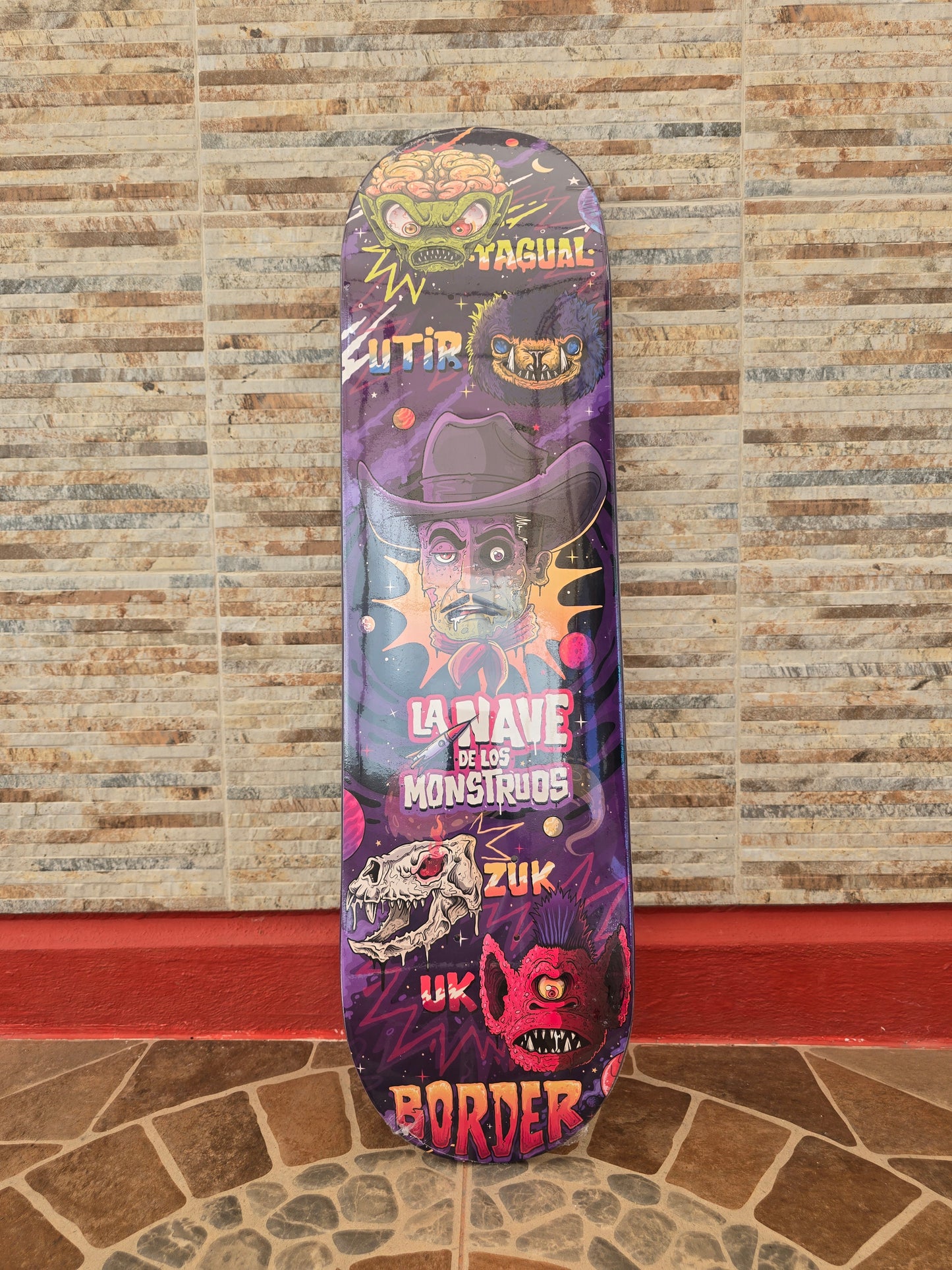 Tabla Skate Border Skateboards Nave de los Monstruos V1 8.25