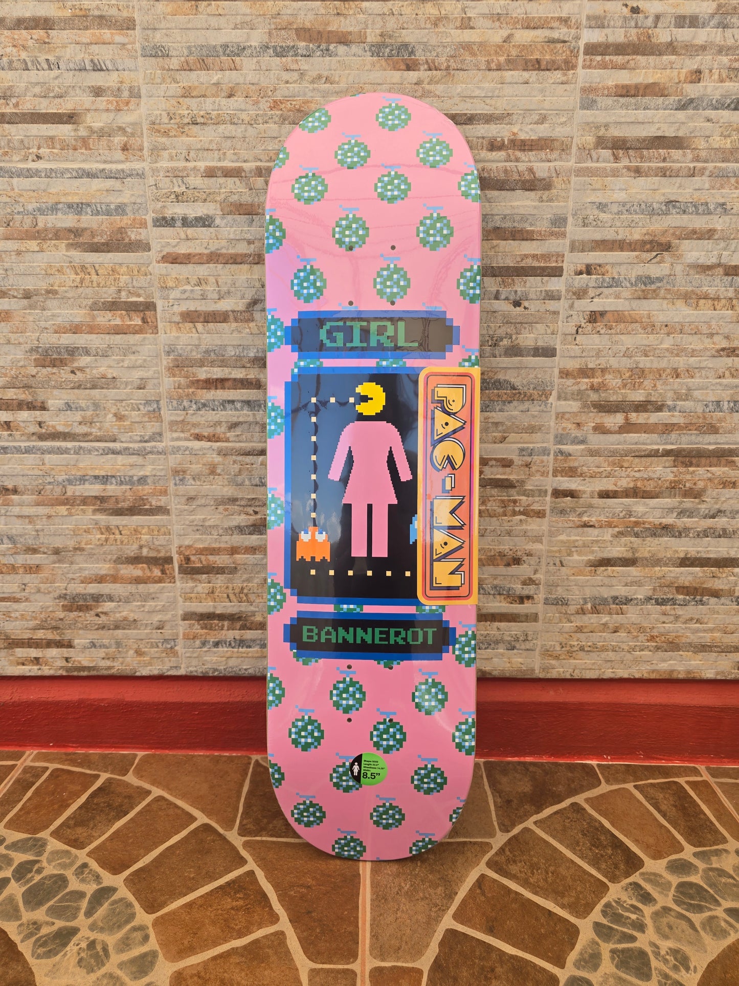 Tabla Skateboard Girl X Pac-Man Pro Model Bannerot 8.5