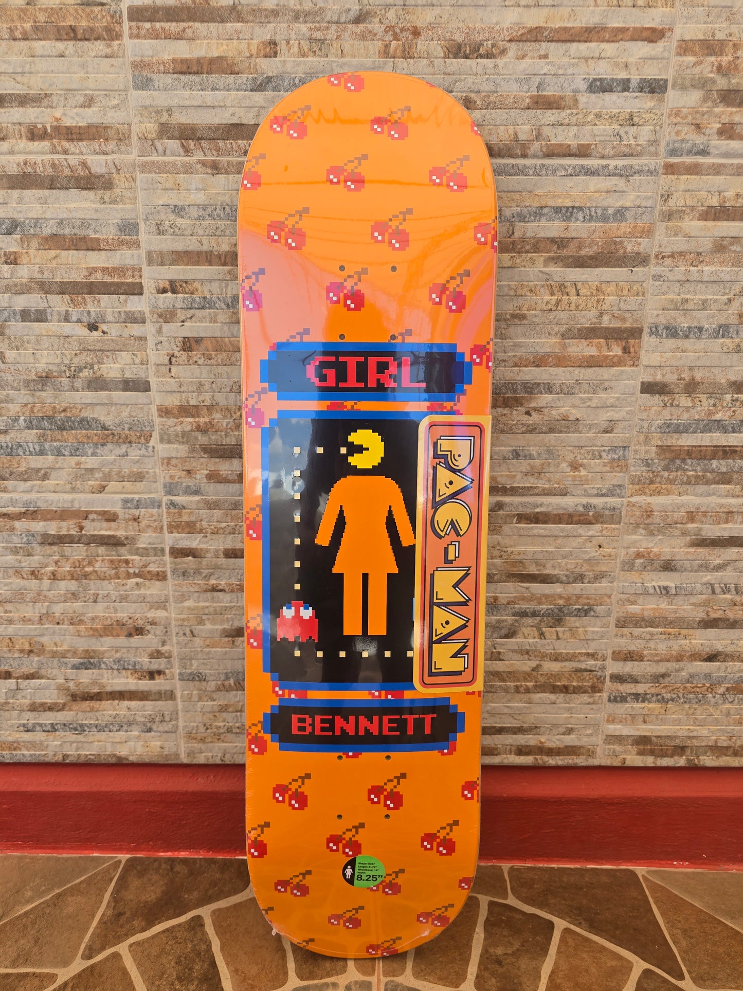 Tabla Skateboard Girl X Pac-Man Pro Model Bennet 8.25